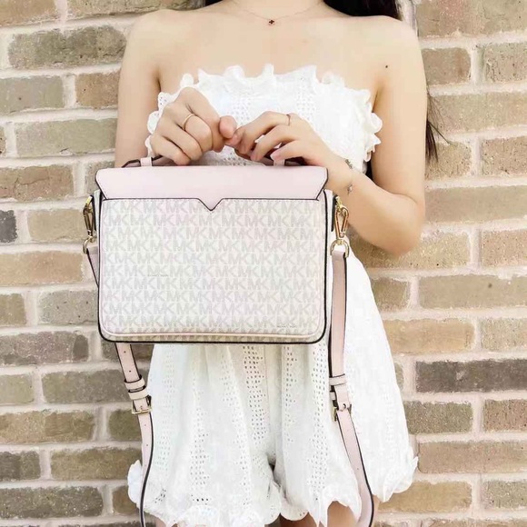 Bundle💕NWT Michael Kors Crossbody & Wristlet - Picture 6 of 6